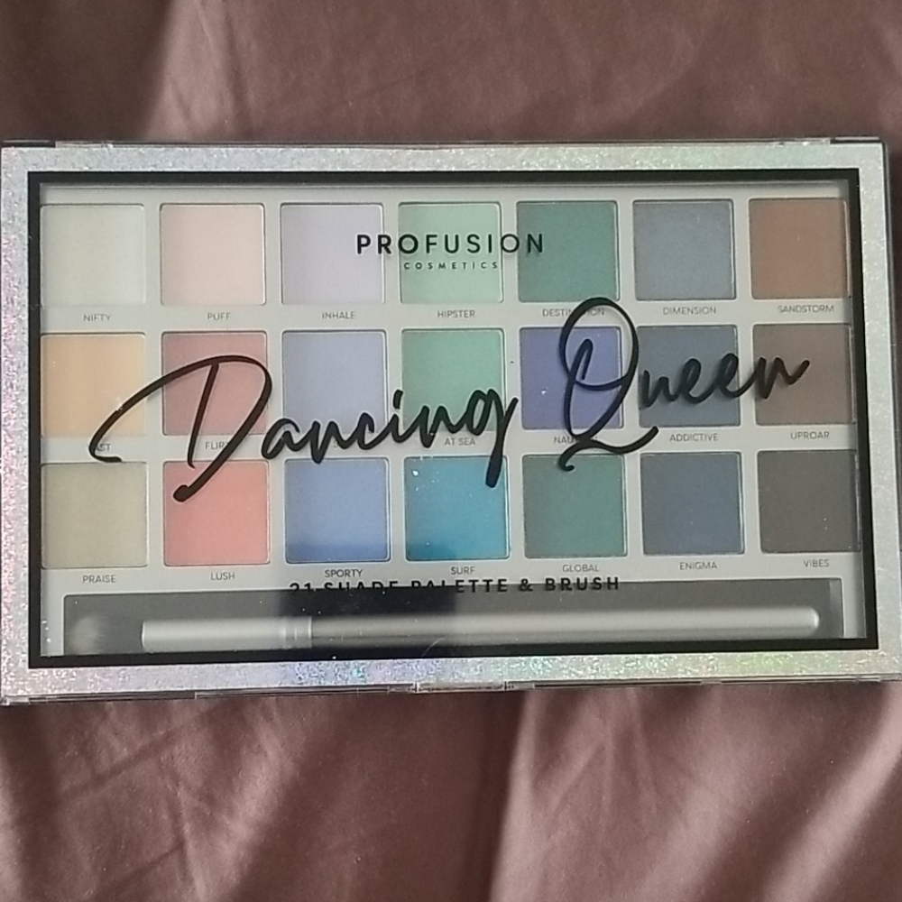 21 Shade Pallet & Brush